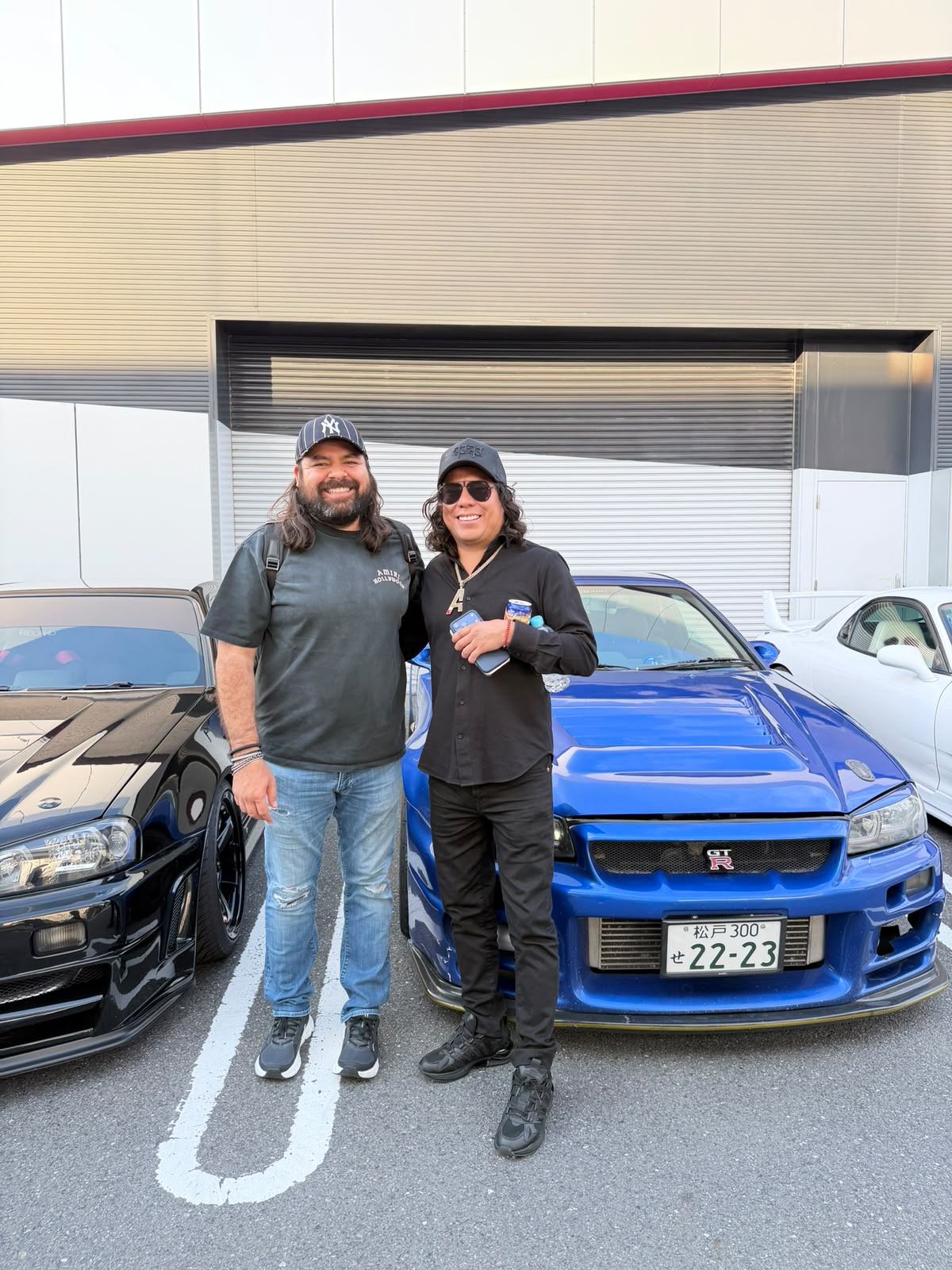 Nissan Skyline GT-R R34 azul en Japón